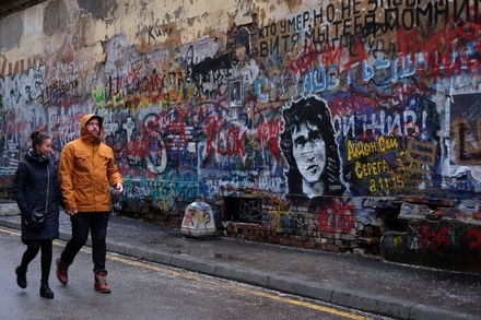Стену Виктора Цоя в Москве хотят закрасить граффити с его портретом