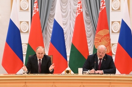 Владимир Путин назвал экономику приоритетом в развитии отношений РФ и Белоруссии