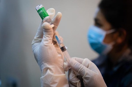 В Эквадоре пациентам продали десятки тысяч доз поддельной вакцины от COVID-19