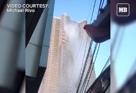 На Филиппинах из-за землетрясения вылилась вода из бассейна на крыше небоскрёба