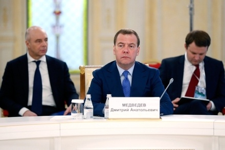 Дмитрий Медведев рассказал, почему всегда выбирает газированную воду