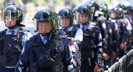 МВД Казахстана заявило об изъятии у протестующих дымовых шашек и оружия