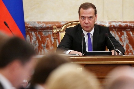 Медведев надеется на сбалансирование ПФР после принятия пенсионной реформы