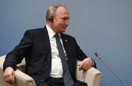 Песков опроверг сообщения о том, что Путина просили пройти через рамку металлоискателя в Сингапуре