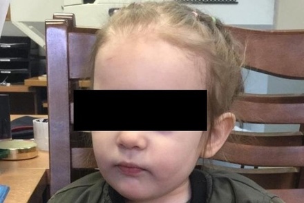 Брошенную в московской поликлинике девочку передали в семью бабушки по отцу
