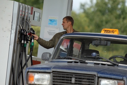 Кабмин предложил повысить штрафы за продажу некачественного топлива