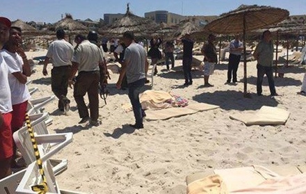 Полиция Туниса задержала нескольких подозреваемых в расстреле туристов