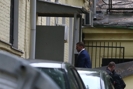 Адвокатов Никиты Белых не пускают в здание Басманного суда Москвы