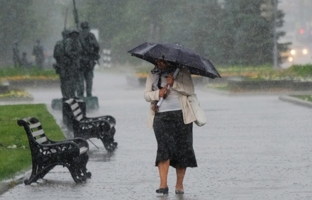 Жара в Москве сменится прохладой и дождями в середине недели