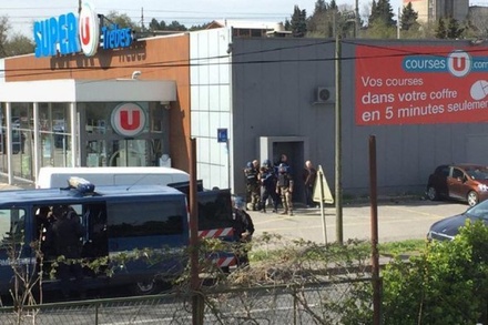 СМИ: число погибших при захвате заложников на юге Франции возросло до трёх