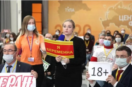 СЖР: задавшая вопрос Путину «беременная» девушка не работает журналистом