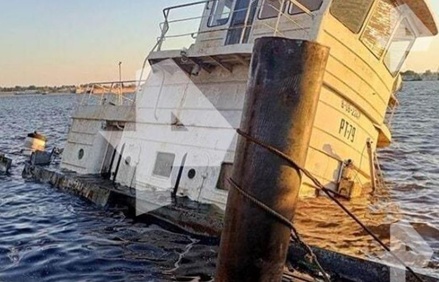 В Казани затонуло пришвартованное к берегу судно