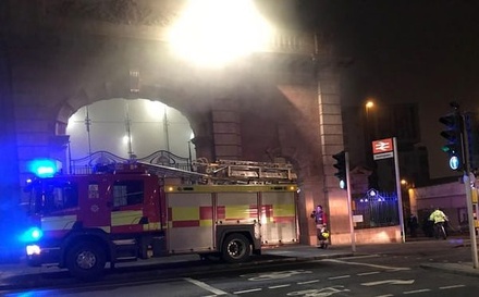 Из-за сильного пожара эвакуирован железнодорожный вокзал Ноттингема
