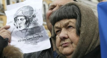 В украинском МИДе матери Савченко пообещали обменять её дочь до конца мая