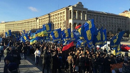 У здания парламента Украины проходит митинг за отставку правительства