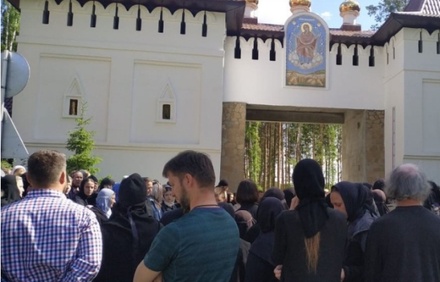 В Екатеринбургской епархии захватившему монастырь священнику пригрозили отлучением от церкви