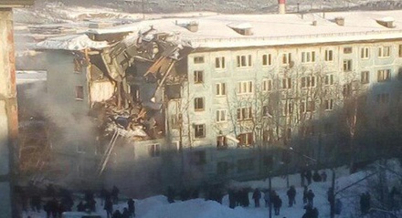 Число жертв взрыва газа в жилом доме в Мурманске возросло до трёх