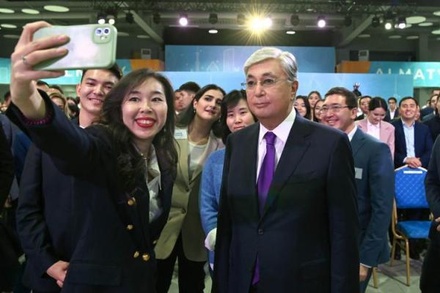 Президент Казахстана встретился со студентами и молодыми учёными в Алма-Ате