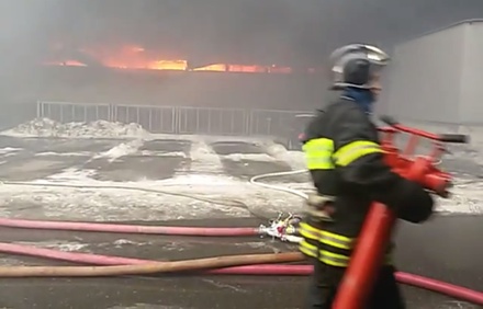 Пожар на складе в Москве потушен