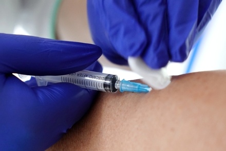 Массовая вакцинация для россиян может начаться в январе-феврале 2021 года