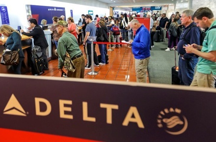 На американскую авиакомпанию Delta подали в суд за антисемитизм