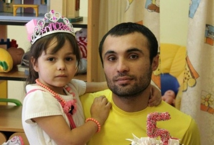 Мэр Екатеринбурга пообещал помочь выселенной многодетной семье мигранта-героя