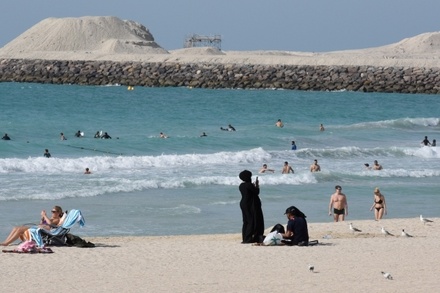 Власти Дубая разрешили иностранным туристам выпивать
