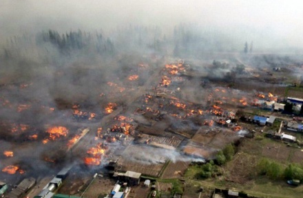 Три деревообрабатывающих предприятия горят в Красноярском крае