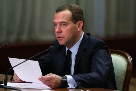Медведев снял запрет на совмещение должностей министра спорта и главы РФС