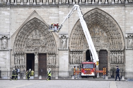 Огонь в соборе Парижской Богоматери полностью потушили