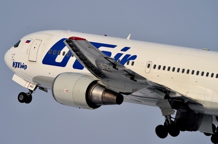 Самолёт компании UTair произвёл экстренную посадку в Красноярске