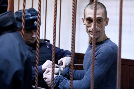 Пётр Павленский попросил считать себя террористом