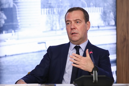 Медведев назвал тему освобождения малоимущих от НДФЛ очень чувствительной