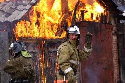 При пожаре в частном доме в Немчиновке погибли 4 человека