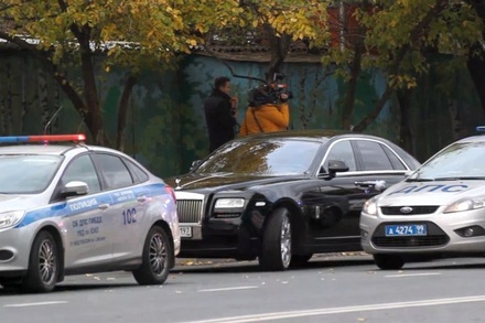На юге Москвы задержали несколько машин из свадебного кортежа