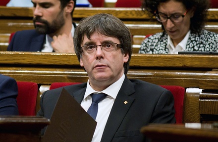 У главы Каталонии осталось полчаса до истечения срока ультиматума Мадрида