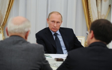 Путин поручил установить персональную ответственность за госпрограммы