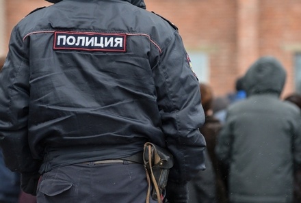 В Москве школьник на спор ударил полицейского