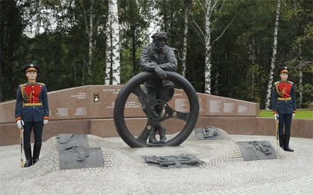 В Москве открыли памятник Героям-автомобилистам