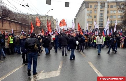 В центре Москвы началось шествие в память о Немцове