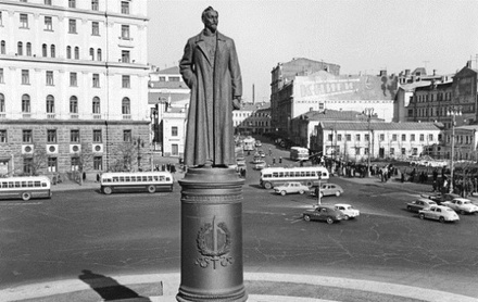 Опрос: большинство москвичей высказались против установки памятника Дзержинскому на Лубянке
