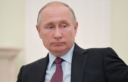 Владимир Путин отчитал министров на заседании во Владивостоке