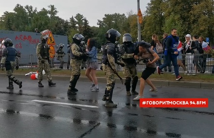 Власти Белоруссии сообщили о сотнях задержанных на массовых акциях протеста
