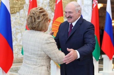 Лукашенко наградил Матвиенко орденом за вклад в сотрудничество Минска и Москвы