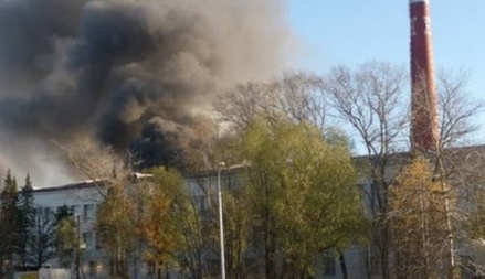 Пожар на фабрике по производству бумаги под Петербургом локализован