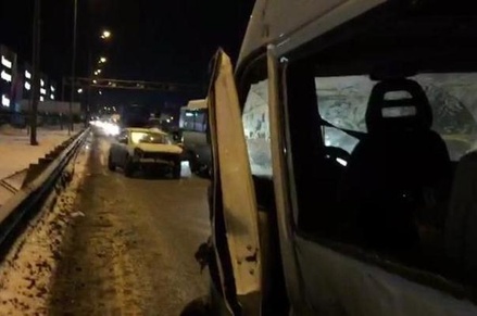 Пять машин столкнулись на трассе М7 в Подмосковье