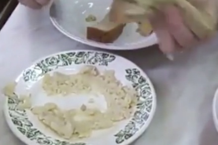 В кузбасской школе назвали неудачной шуткой слова учеников о «собачьей еде» в столовой