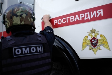На востоке Москвы мужчина захватил в заложники семью с детьми