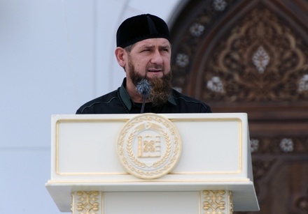 Кадыров объяснил свои слова про «убийства» за критику в сети кавказскими обычаями