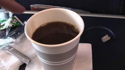 Суд не признал право «Победы» взыскать 2 тысячи рублей за пронос кофе в самолёт